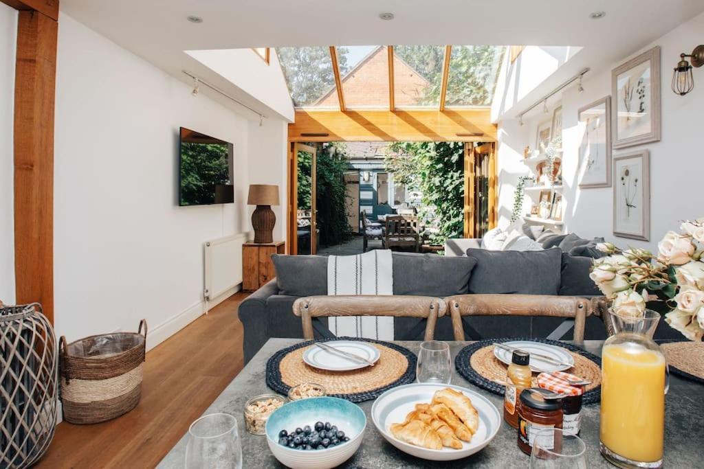 Vila Dolls House - Luxury Townhouse *Sleeps 10* Henley-on-Thames Exteriér fotografie