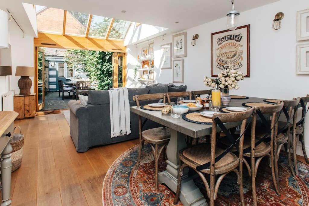 Vila Dolls House - Luxury Townhouse *Sleeps 10* Henley-on-Thames Exteriér fotografie