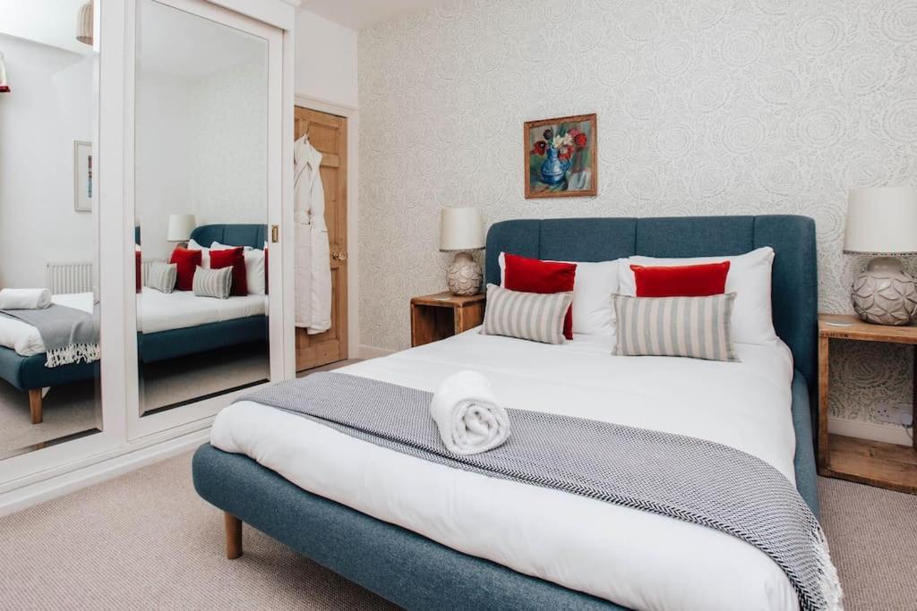 Vila Dolls House - Luxury Townhouse *Sleeps 10* Henley-on-Thames Exteriér fotografie